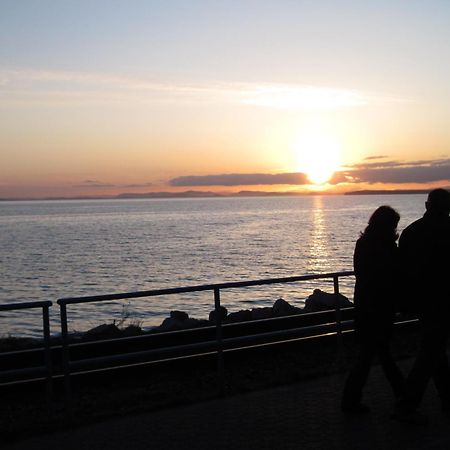 Ocean Promenade Hotel White Rock Esterno foto