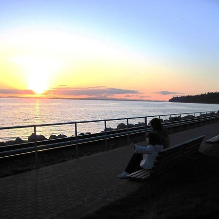 Ocean Promenade Hotel White Rock Esterno foto