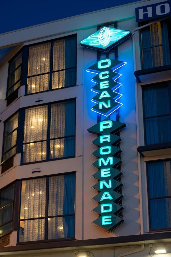 Ocean Promenade Hotel White Rock Esterno foto
