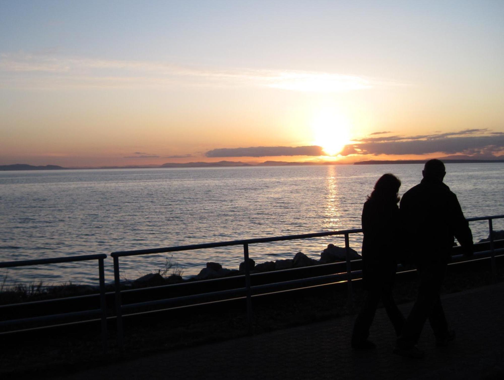 Ocean Promenade Hotel White Rock Esterno foto
