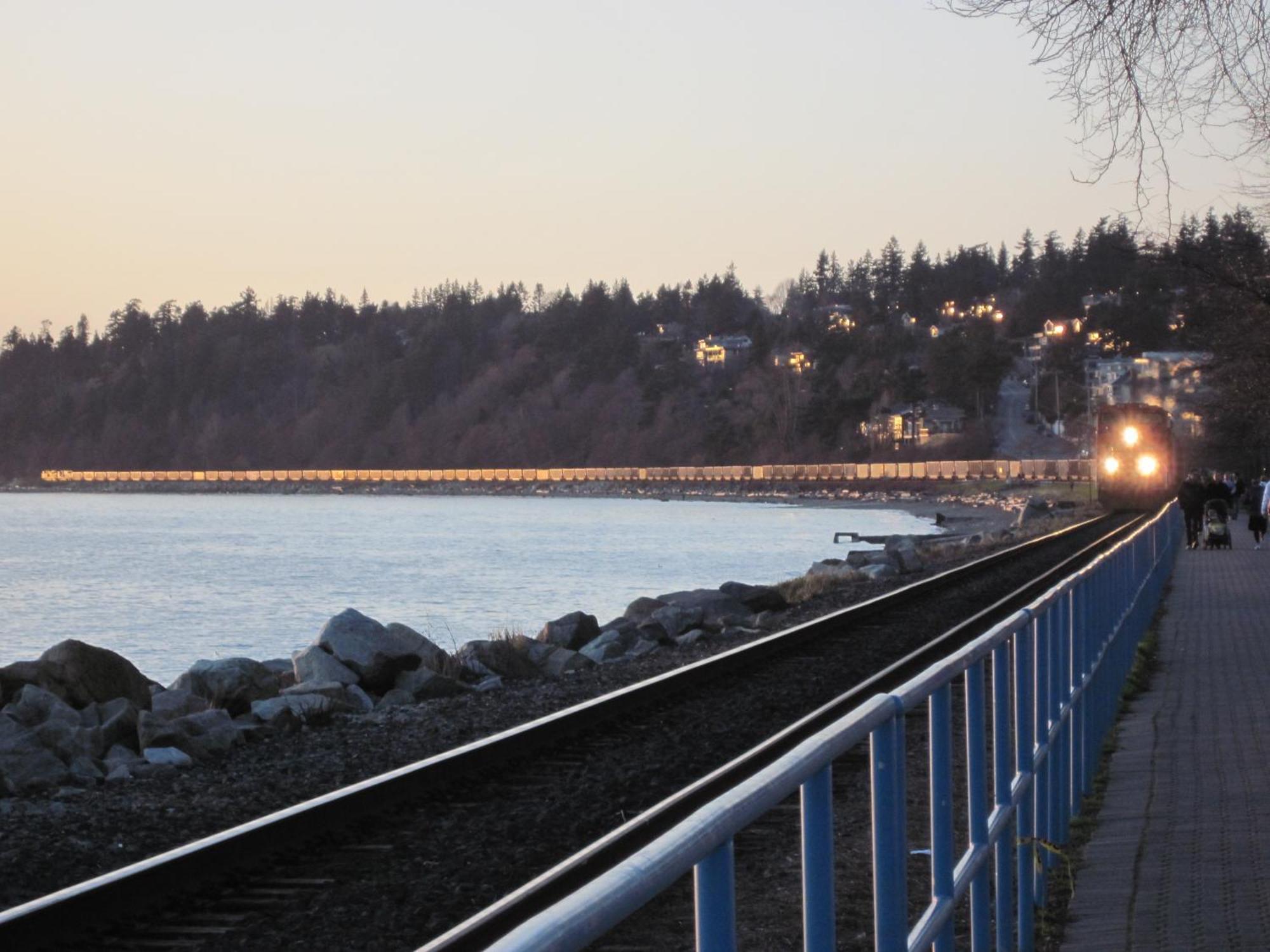 Ocean Promenade Hotel White Rock Esterno foto