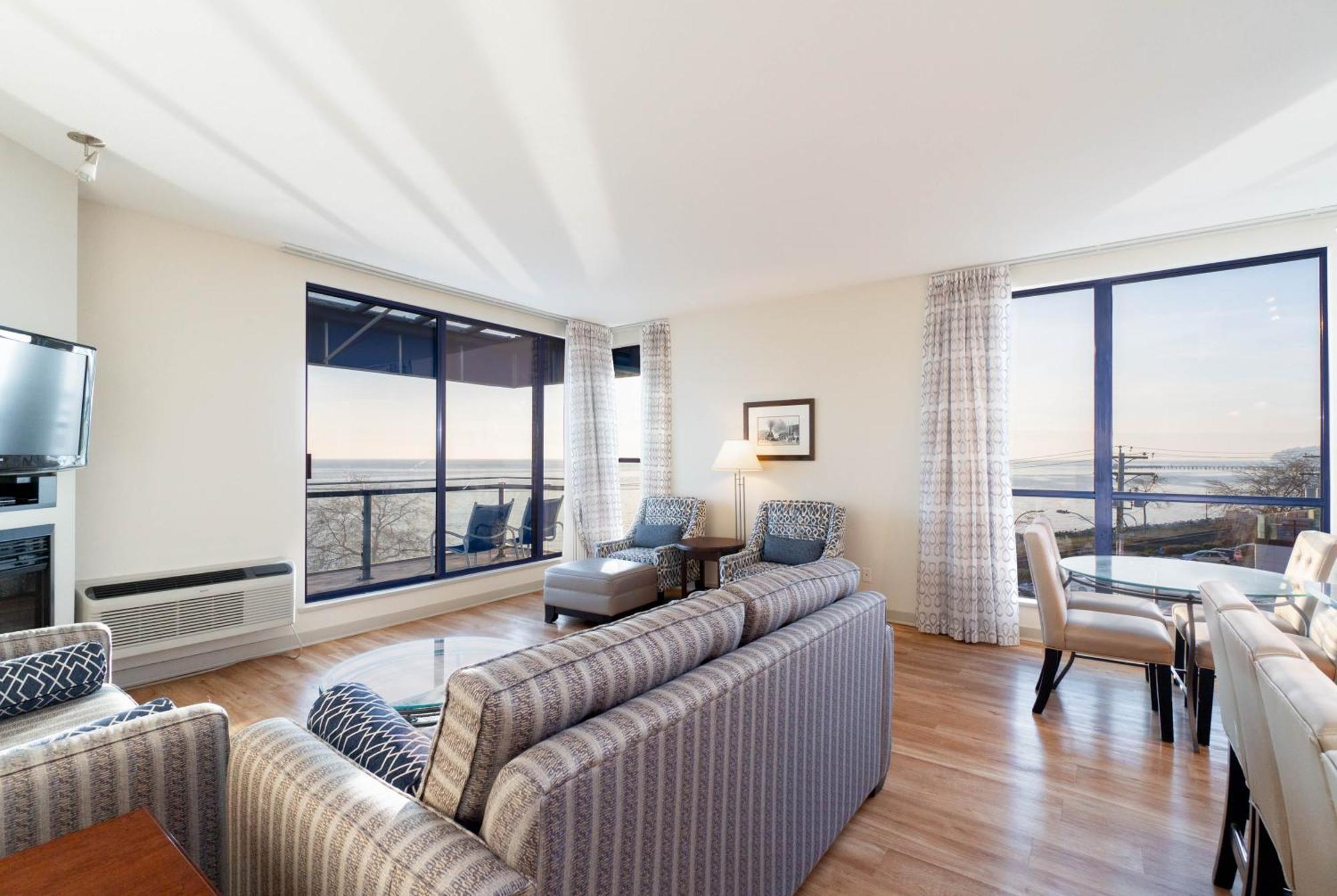 Ocean Promenade Hotel White Rock Esterno foto