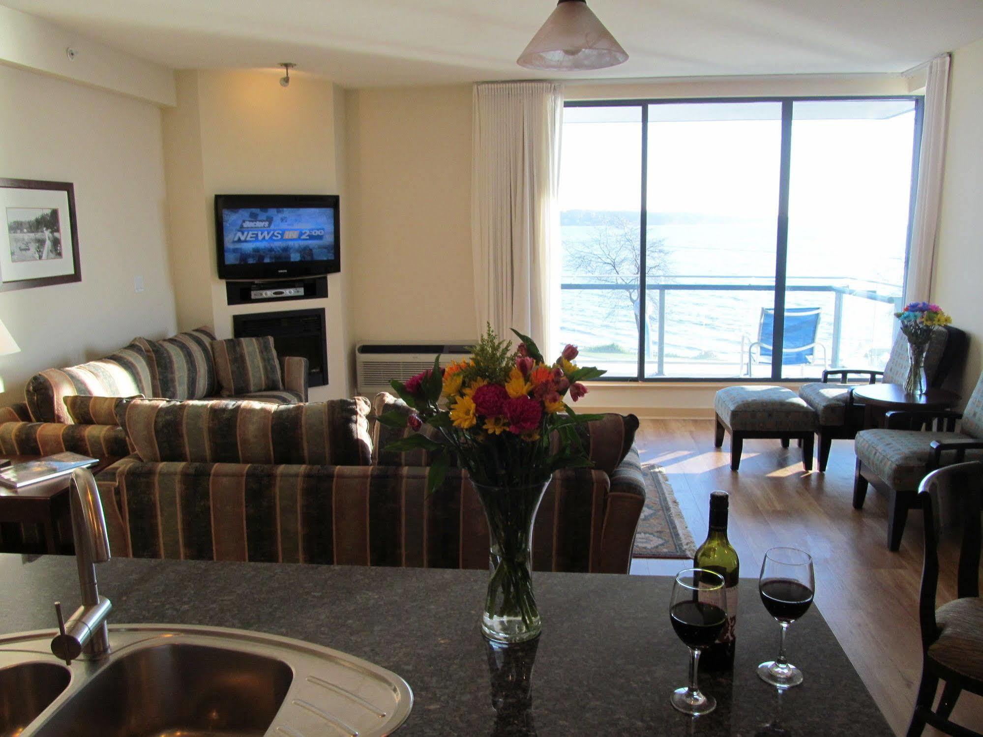 Ocean Promenade Hotel White Rock Esterno foto
