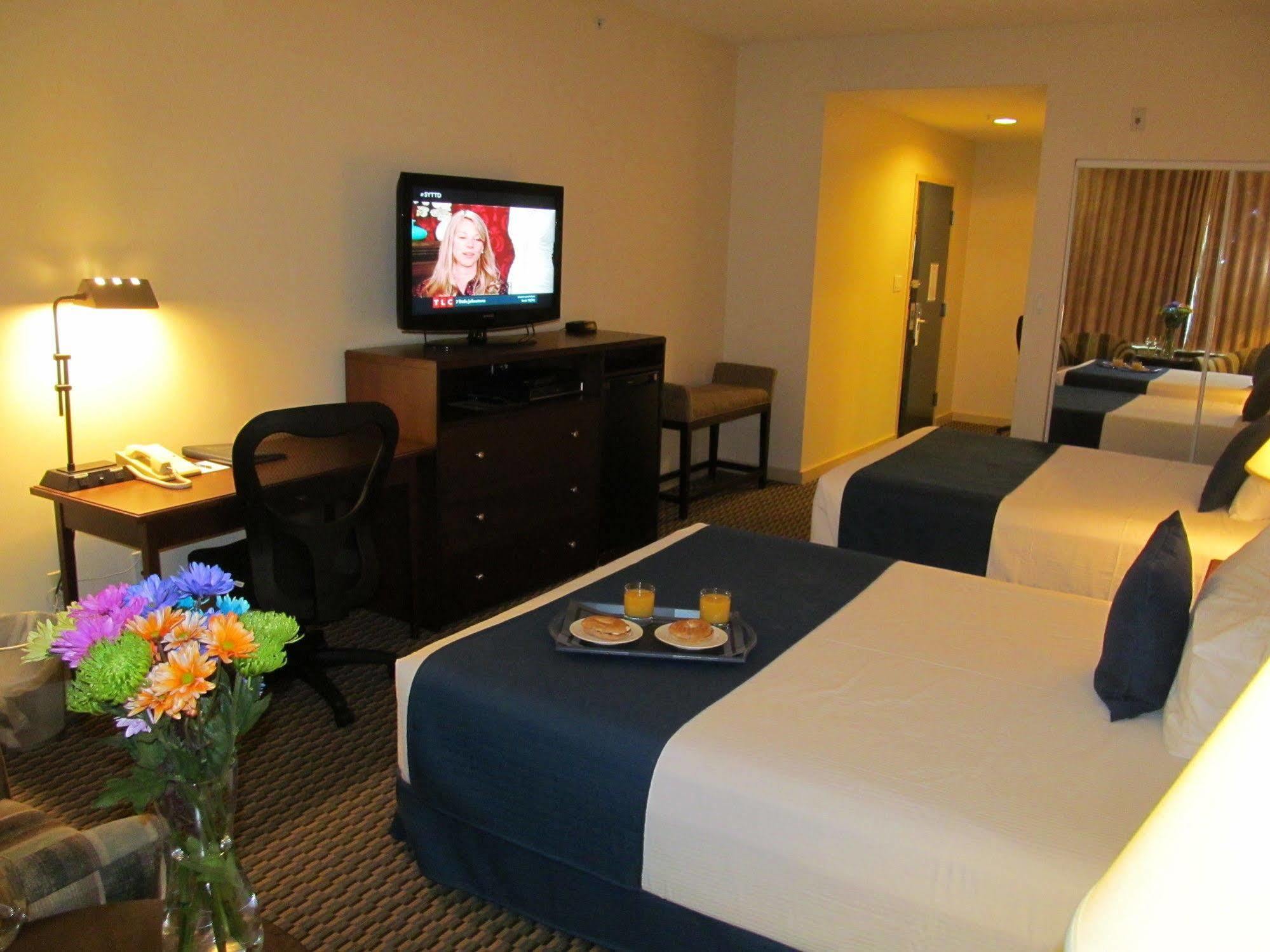 Ocean Promenade Hotel White Rock Esterno foto