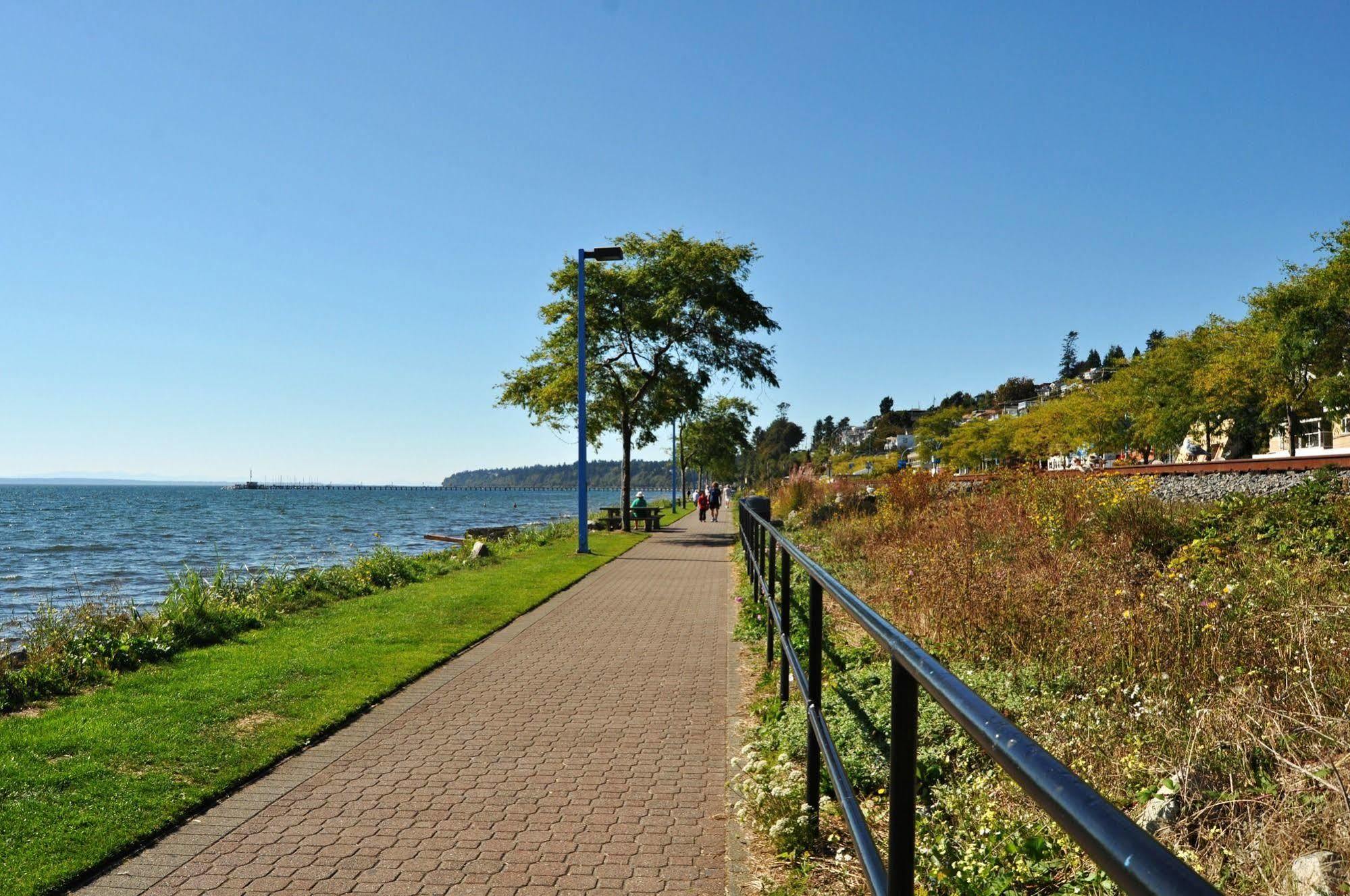 Ocean Promenade Hotel White Rock Esterno foto