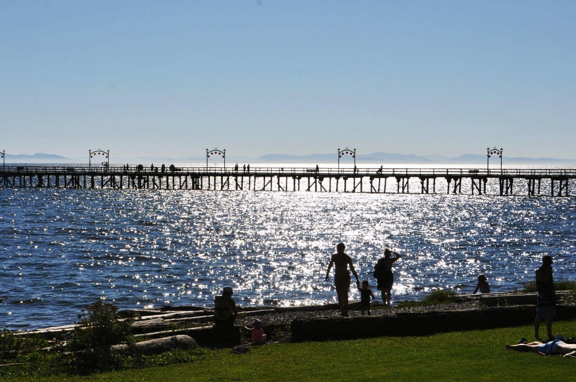 Ocean Promenade Hotel White Rock Esterno foto
