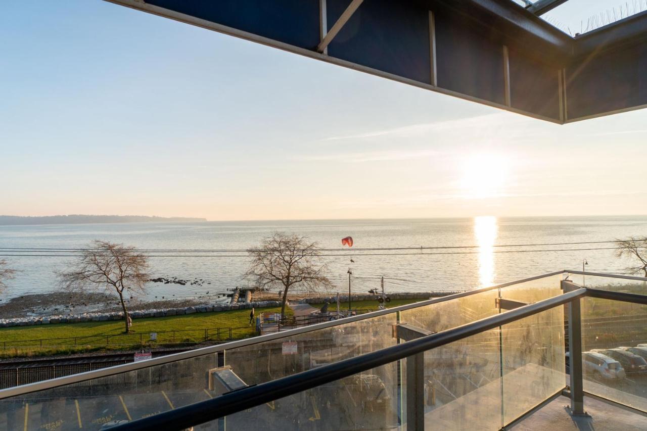 Ocean Promenade Hotel White Rock Esterno foto